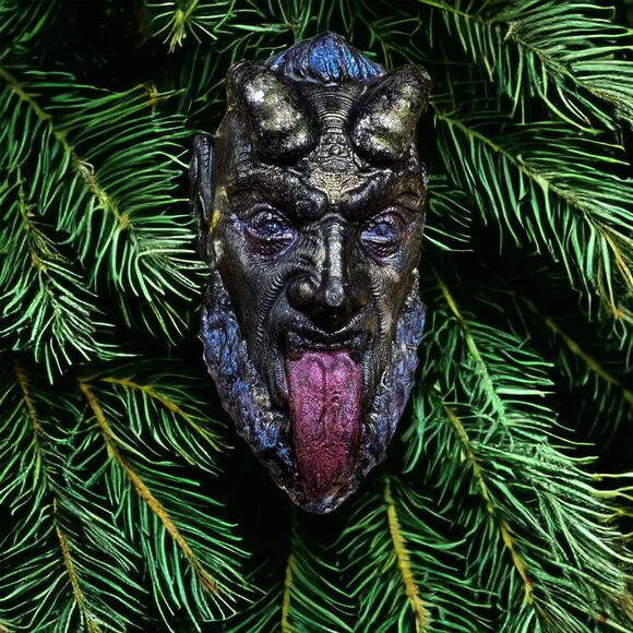 Krampus Kringle Luxury Wax Melt: Bayberry Fir Wreath Scent - Picture 3 of 4